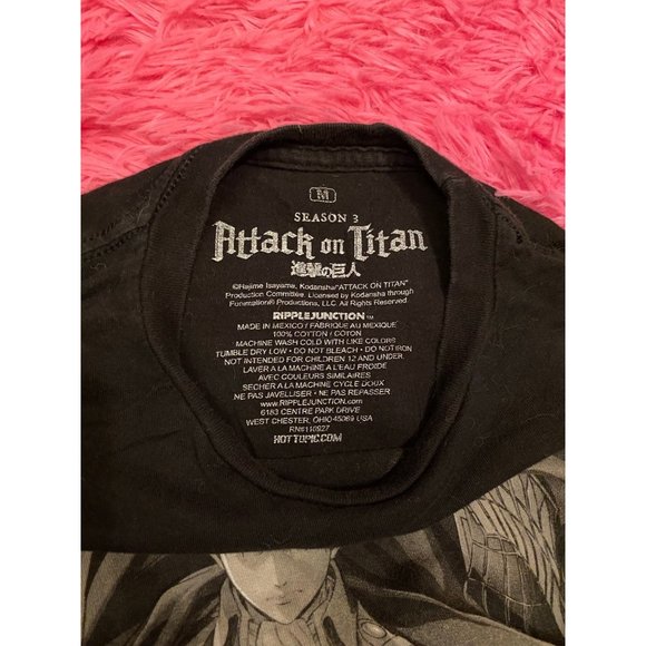 T-Shirt - Picture 4 of 4